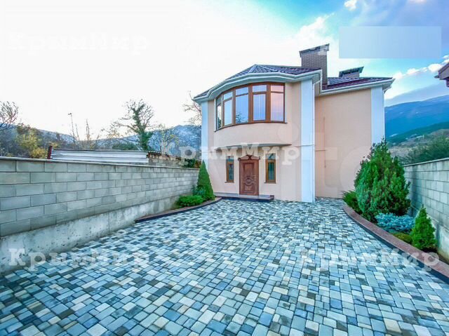 Дом 200 м² на участке 3 сот.