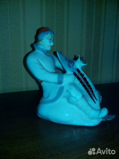 Фарфоровая статуэтка