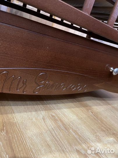 Детская кроватка с маятником и ящиком