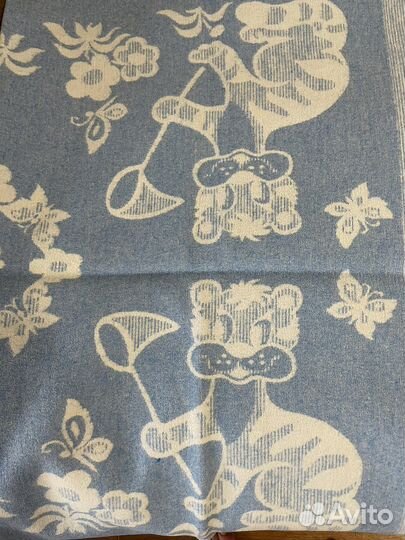 Продам два детских новых одеяла зеленое и голубое