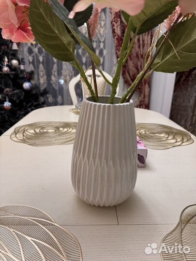 Красивая ваза с цветами