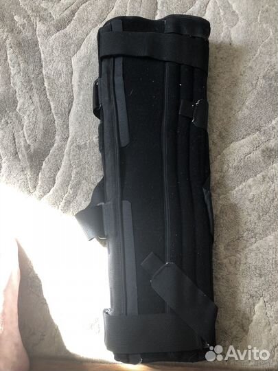 Тутор на коленный сустав