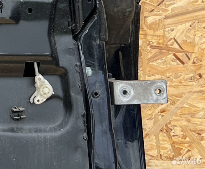 Петля двери задней левой верхняя Audi A8