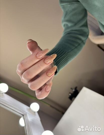 Модель на маникюр к мастеру