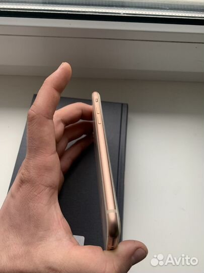 iPhone 8, 64 ГБ