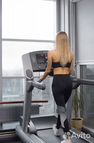 Беговая дорожка Life Fitness