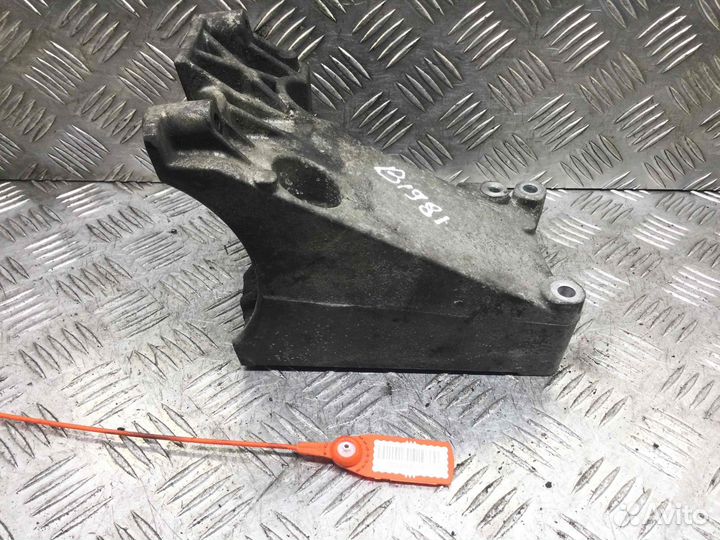 Кронштейн компрессора кондиционера Ford Focus 4m5q19d624 hwda
