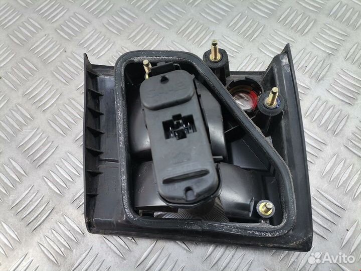 Фонарь крышки багажника правый Saab 9-3 (1)