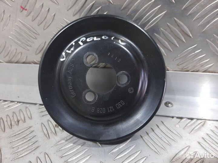 Шкив помпы Volkswagen Polo MK5 CFN