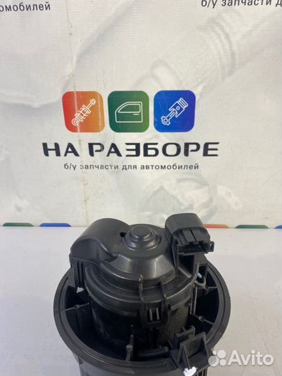 Мотор отопителя (печки) Renault Arkana LJC H4M