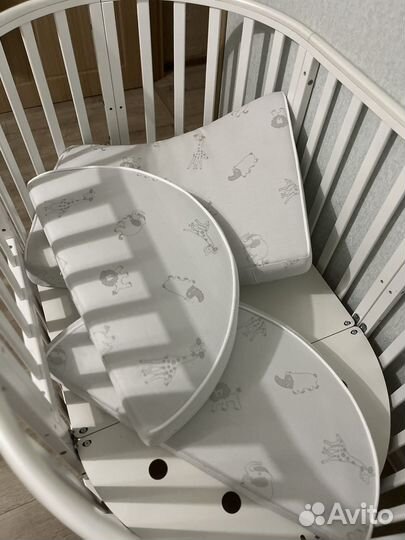 Детская кроватка круглая овальная с маятником