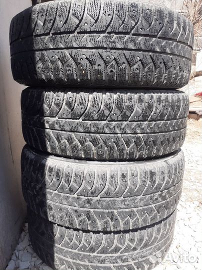 Bridgestone Ice Cruiser 7000 205/60 R16