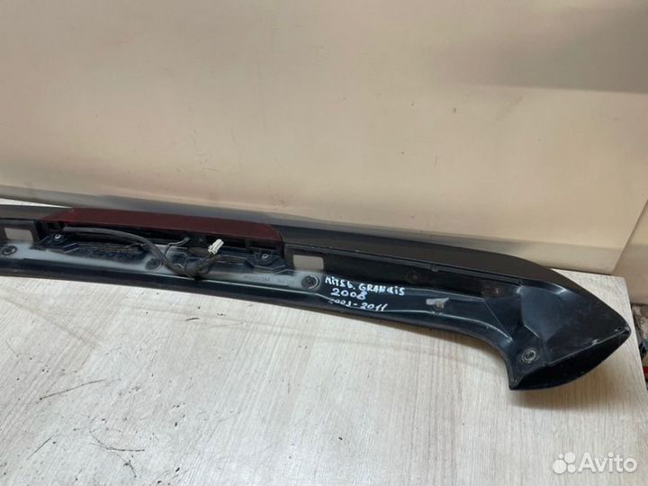 Спойлер крышки багажника Mitsubishi Grandis NA4W