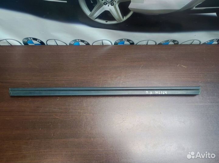 Передняя бархотка стекла Mercedes W164, GL164