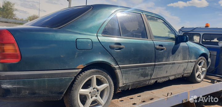 Двигатель Mercedes w202 c200