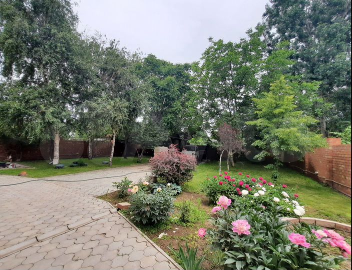 Дом 326,4 м² на участке 8,6 сот.