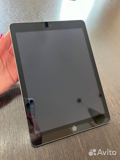 Apple iPad (5-го поколения)