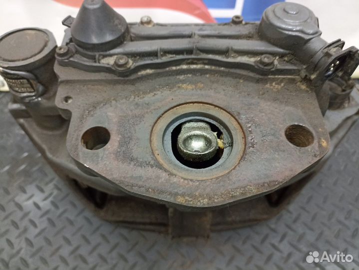 1658010 Суппорт передний правый