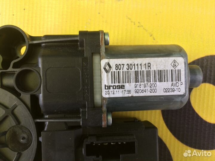 Моторчик стеклоподъемника правый Renault Megane 3