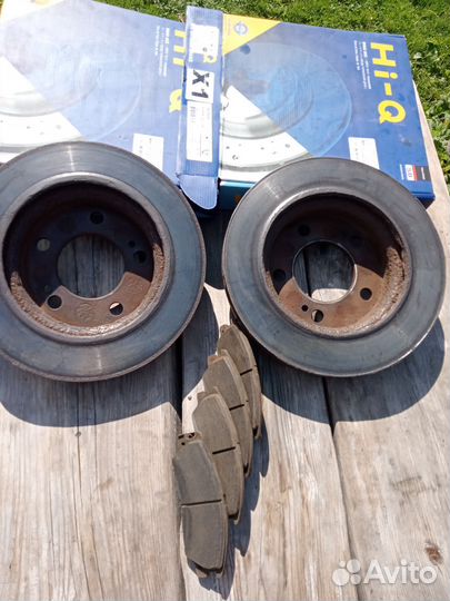Продаю диски тормозные и колодки к ним