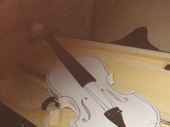 Скрипка белая (комплект скрипка+ смы