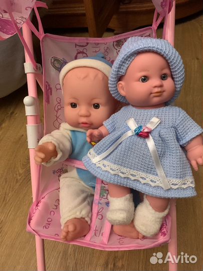 Коляска кукольная с 2 куклами