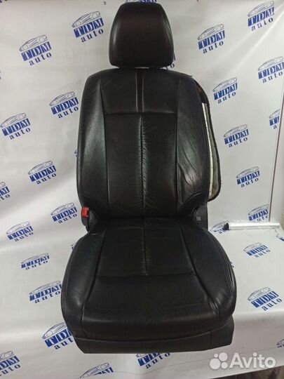 Комплект кожаных сидений и Nissan Altima L32