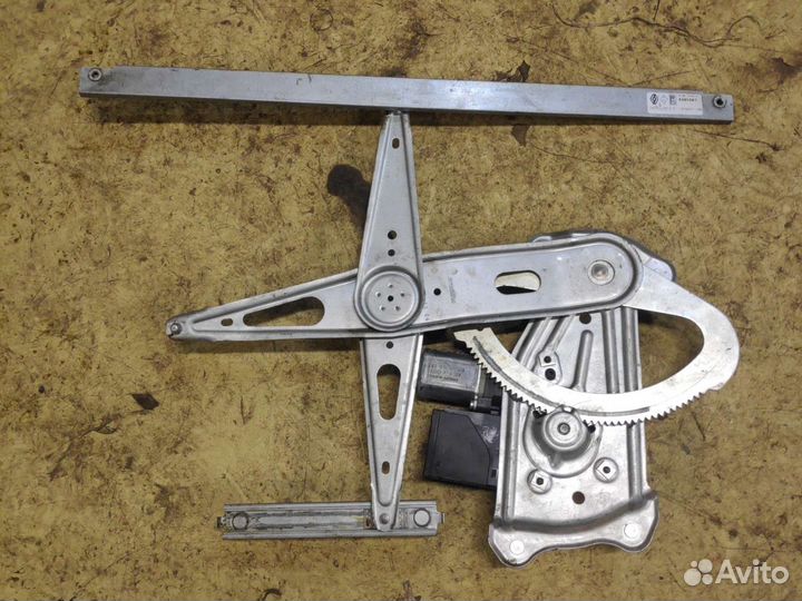 Передний правый стеклоподъемник на Renault Fluence