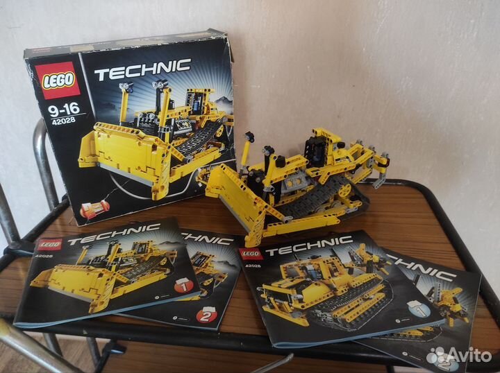 Lego Technic 42028 бульдозер