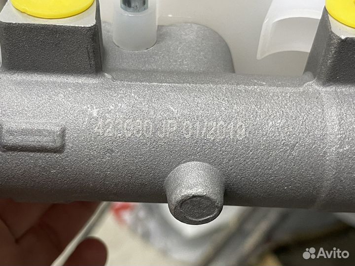 Цилиндр сцепления 423080jp