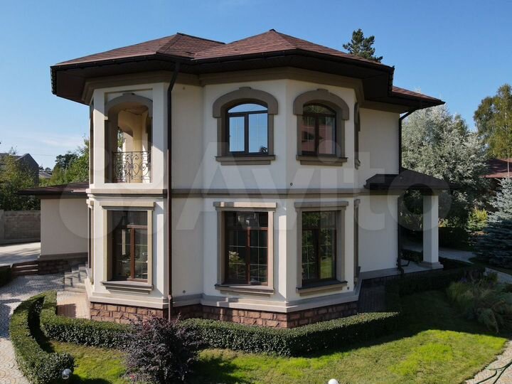 Коттедж 260 м² на участке 20 сот.