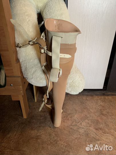 Протез левой ноги выше колена