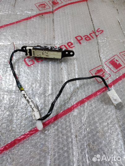 Блок управления сиденьем левый Toyota Land Cruiser