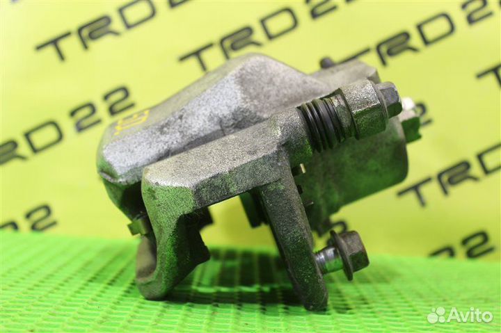 Суппорт тормозной передний правый Honda Vezel RU4