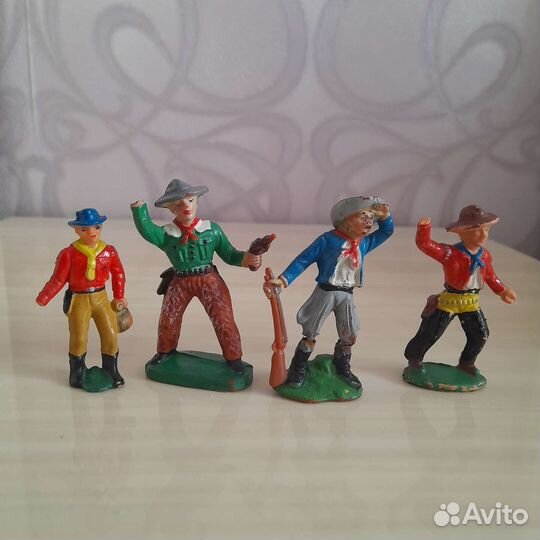 Ковбойцы, индейцы резиновые гдр, рыцари