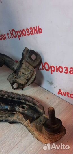 Передние рычаги Nissan Bluebird u14