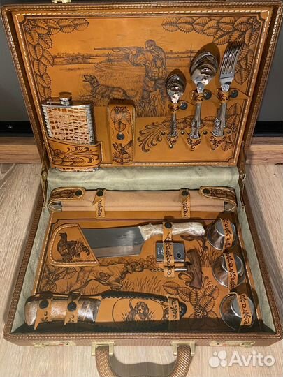 Кожаный чемодан для пикника