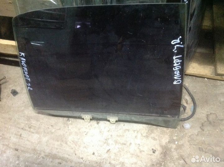 Стекло двери задней правой Ниссан Блюберд