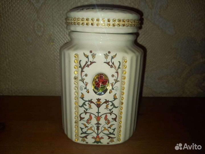 Красивая керамическая банка