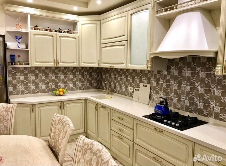 Кухонный гарнитур в классическом стиле на заказ