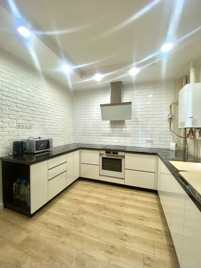 2-к. квартира, 62 м², 8/16 эт.