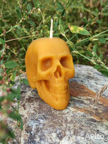 Свеча в форме черепа