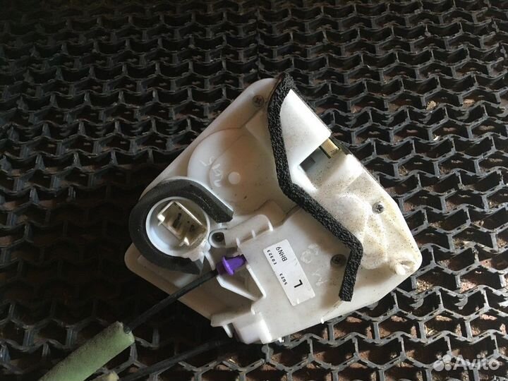 Замок задний правый Mazda 3