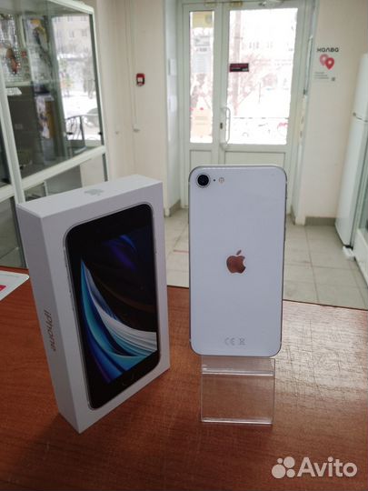 iPhone SE, 64 ГБ