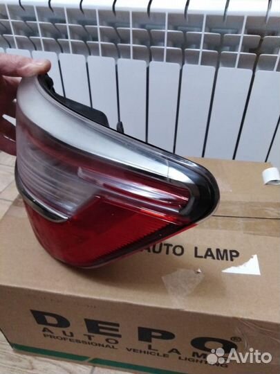 Продам оригинальный правый фонарь на Тайоту Камри