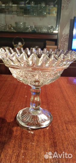 Антикварная ваза-конфетница на ножке