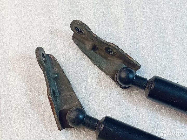 Амортизатор двери багажника Toyota Vista Ardeo