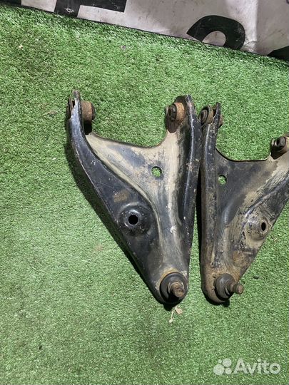 Передние рычаги Renault Logan 1