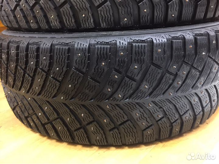 Michelin X-Ice North 4 215/55 R17