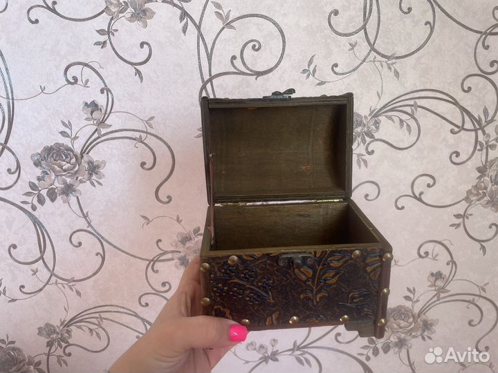 Шкатулка для украшений из дерева